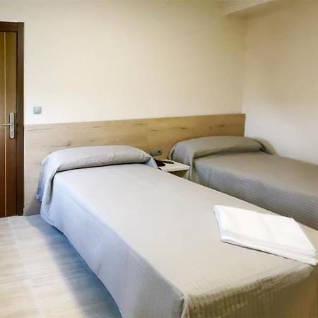 Hostal Restaurante Cuatro Caminos Cubillos del Sil 외부 사진