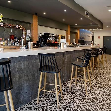 Hostal Restaurante Cuatro Caminos Cubillos del Sil 외부 사진