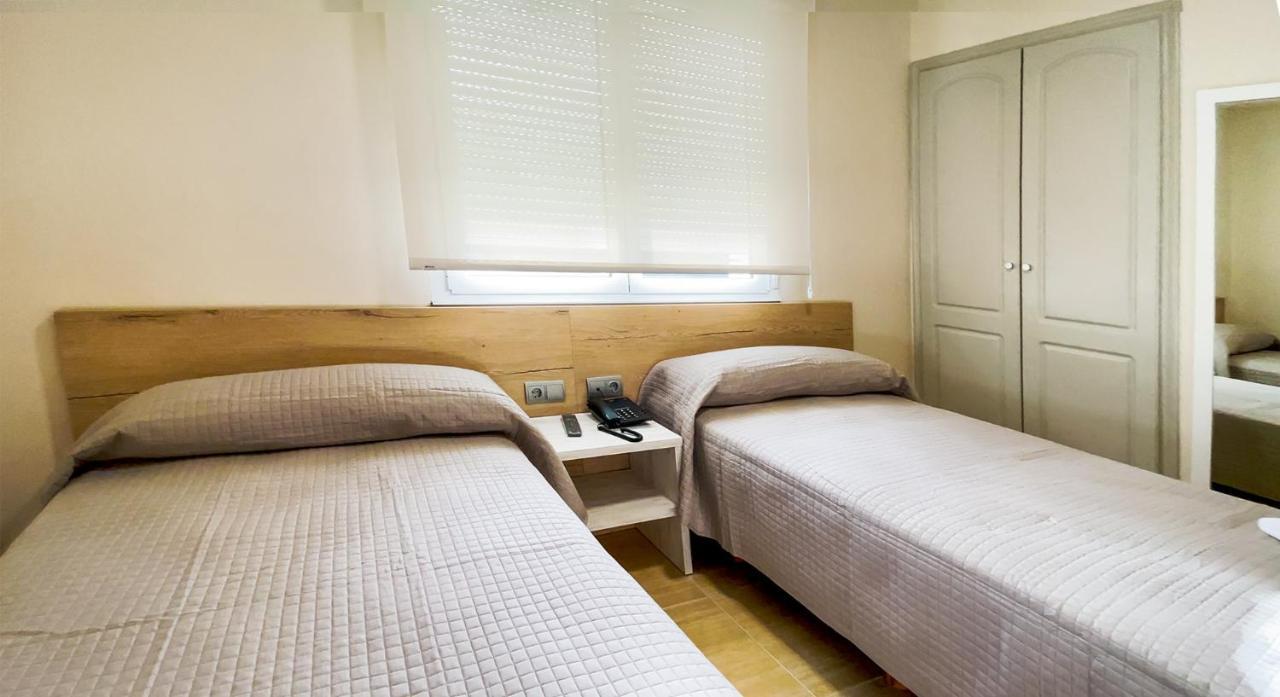 Hostal Restaurante Cuatro Caminos Cubillos del Sil 외부 사진