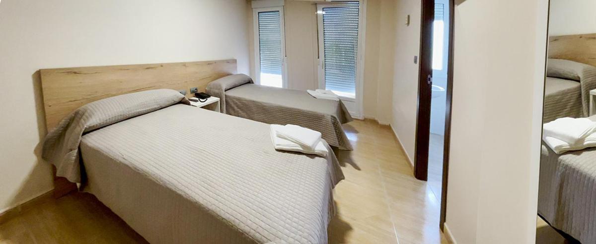 Hostal Restaurante Cuatro Caminos Cubillos del Sil 외부 사진