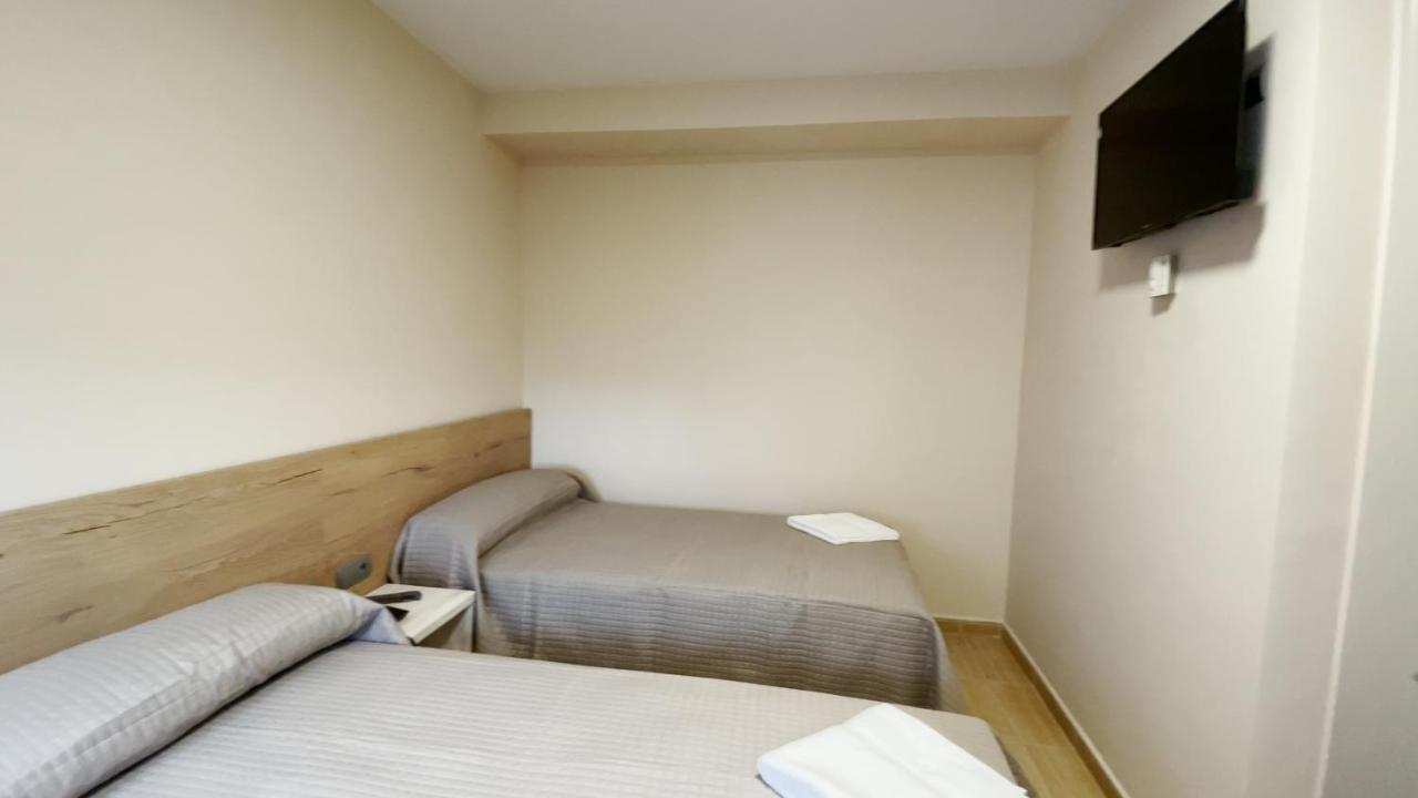 Hostal Restaurante Cuatro Caminos Cubillos del Sil 외부 사진