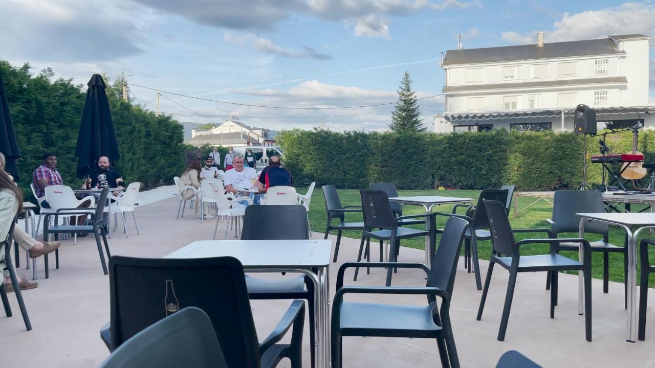 Hostal Restaurante Cuatro Caminos Cubillos del Sil 외부 사진