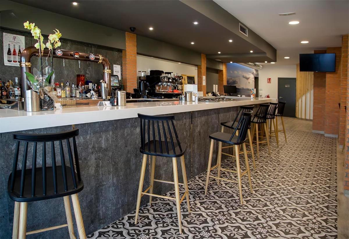 Hostal Restaurante Cuatro Caminos Cubillos del Sil 외부 사진